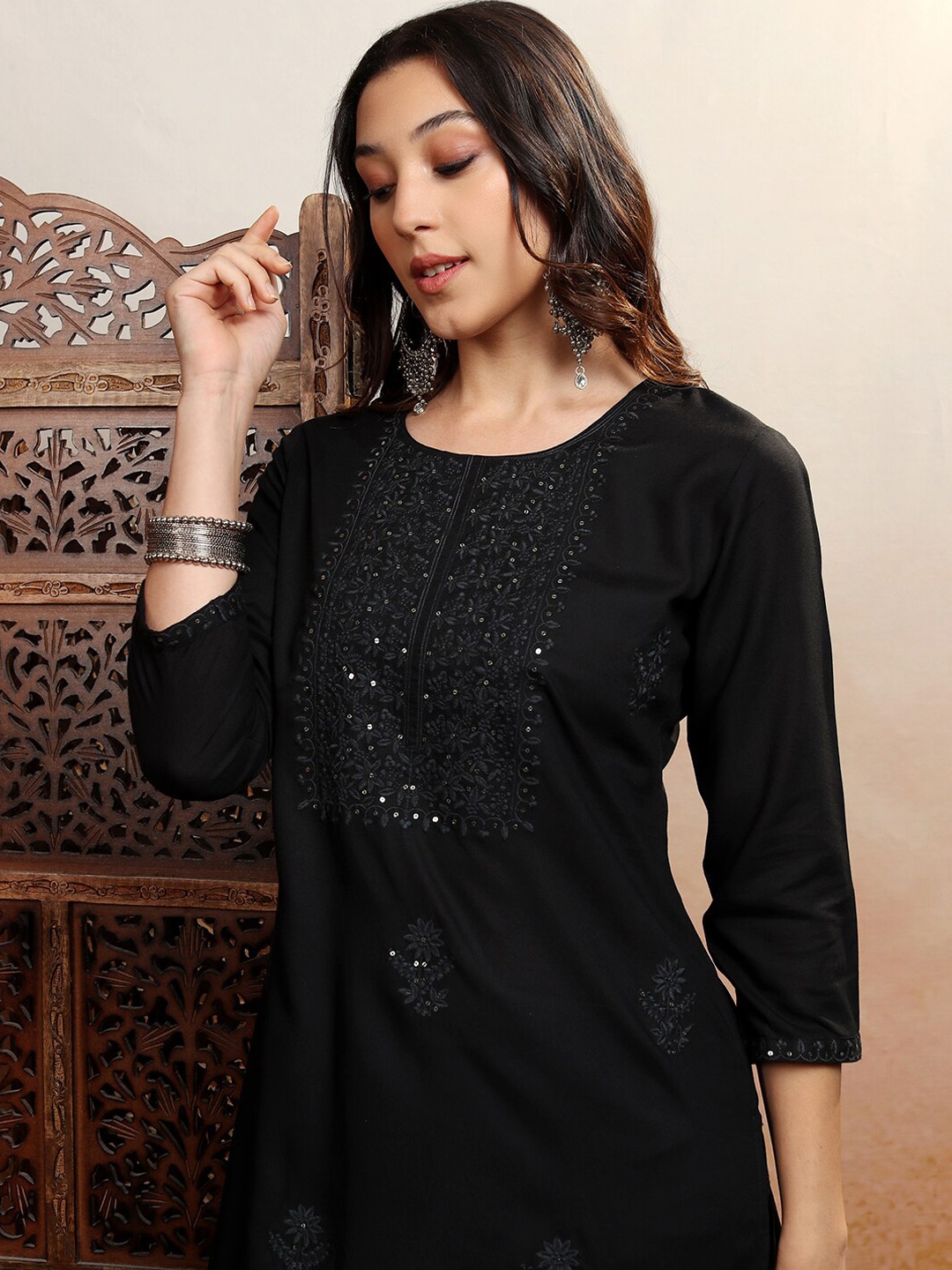 

Vishudh Black Ethnic Motifs Embroidered Sequins Straight Kurta