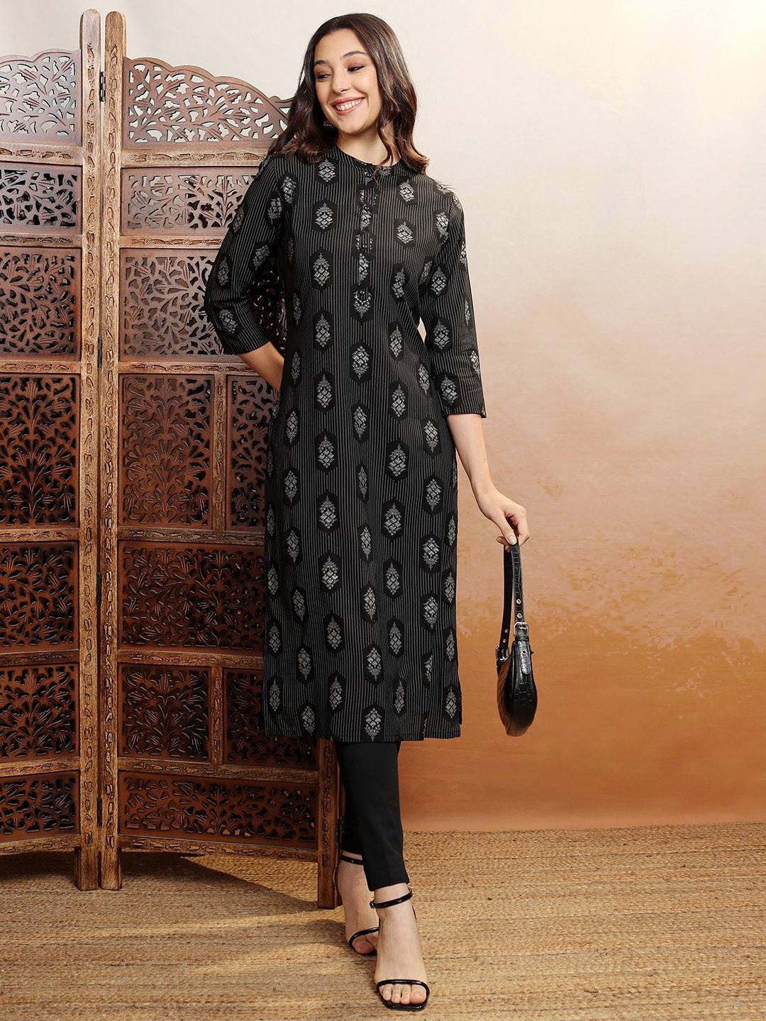 

Vishudh Black Ethnic Motifs Printed Mandarin Collar Thread Work Straight Kurta