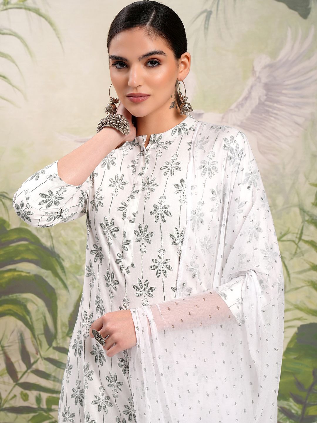 

Vishudh Green Floral Printed Mandarin Collar Straight Kurta With Trousers & Dupatta