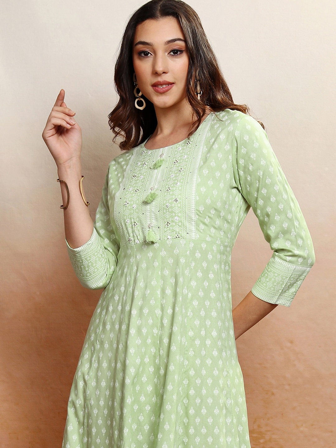 

Vishudh Green Floral Printed Round Neck A-Line Midi Ethnic Dress