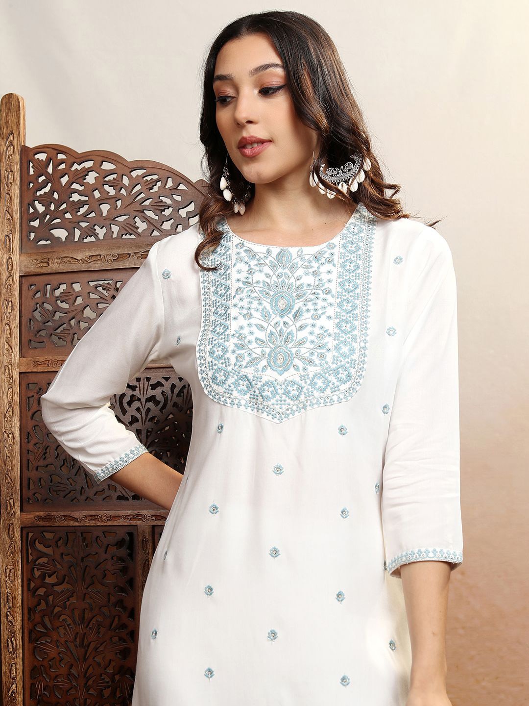 

Vishudh White Ethnic Motifs Embroidered Sequins Straight Kurta