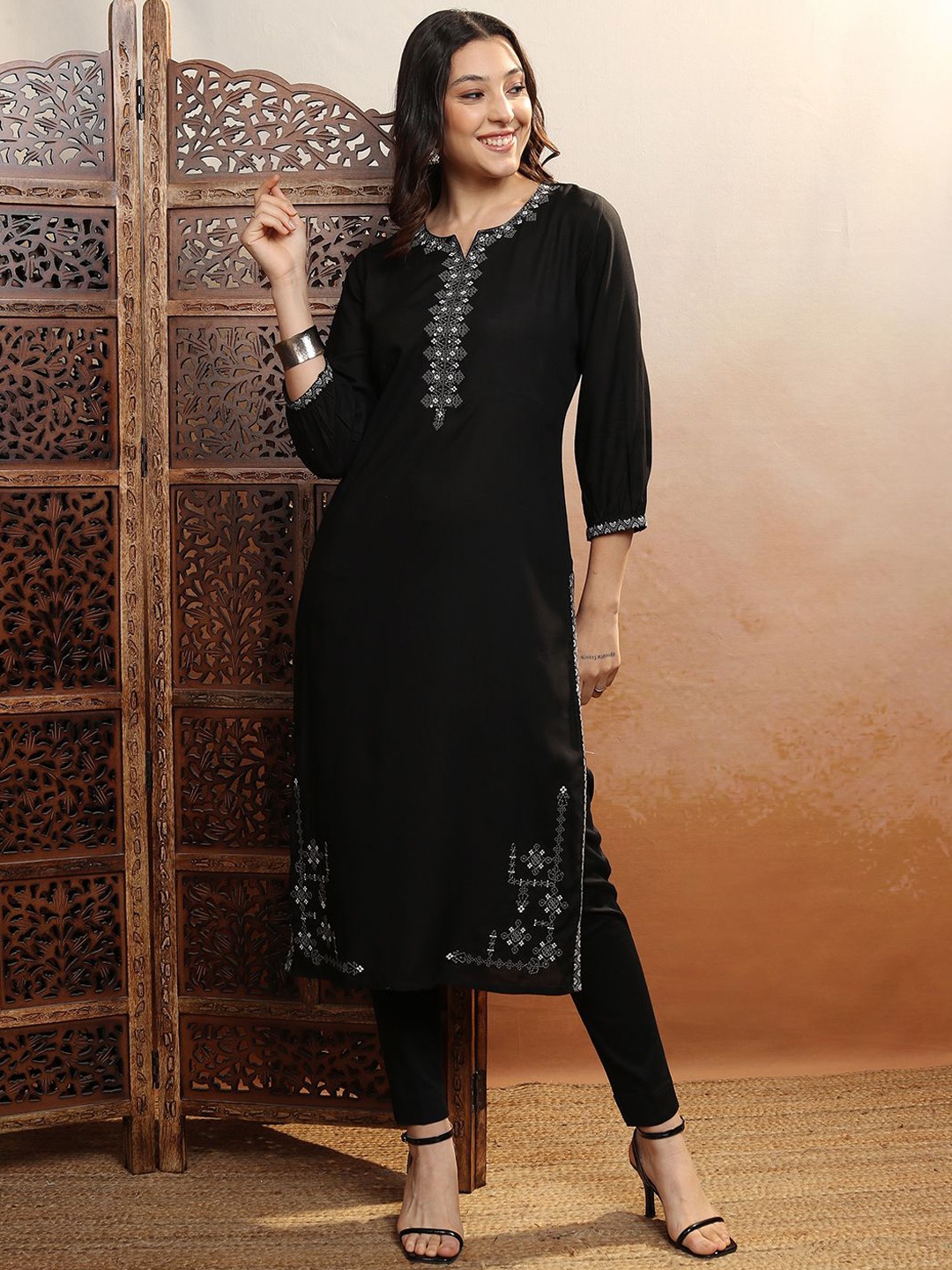 

Vishudh Black Floral Yoke Design Notch Neck Beads & Stones Straight Kurta