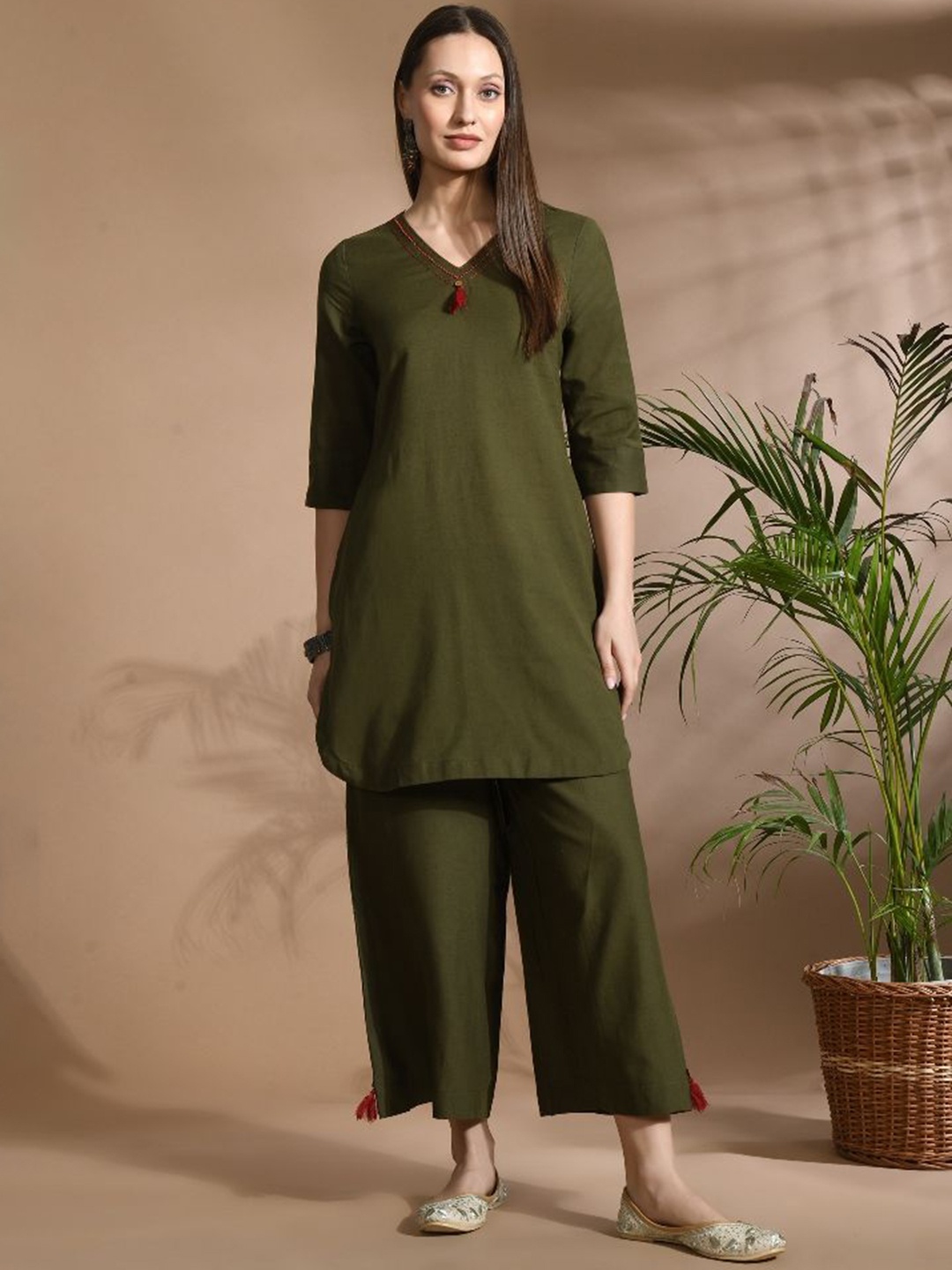 

aayusika V-Neck Three-Quarter Sleeves Tunic & Palazzos Cotton Flax Co-Ords, Green