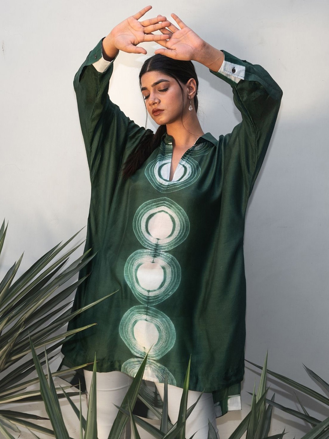 

Peepul Tree Aabstract Printed Extended Sleeves Regular Top, Green
