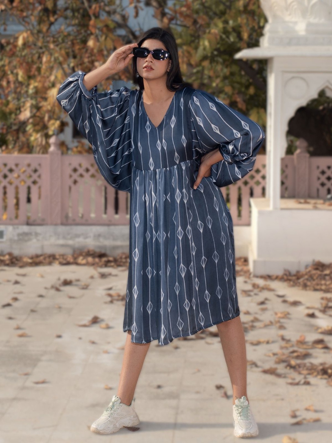 

Peepul Tree Aabstract Printed V-Neck Flared Sleeve A-Line Dress, Blue