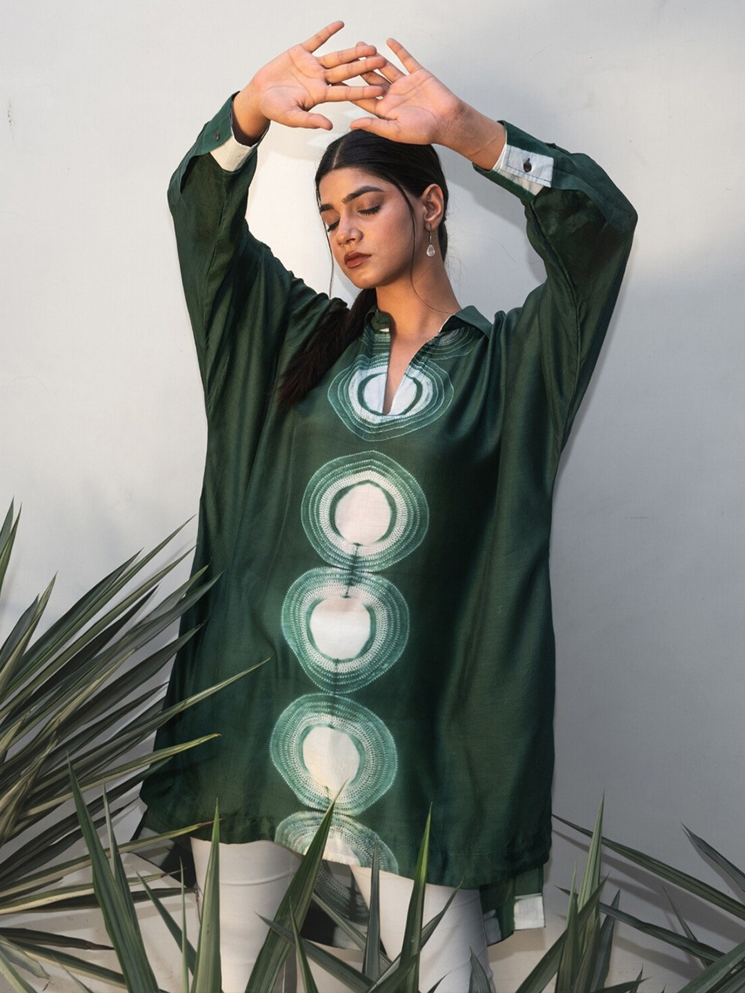 

Peepul Tree Shirt Collar Cuffed Sleeves Tie and Dye Printed Tunic, Green
