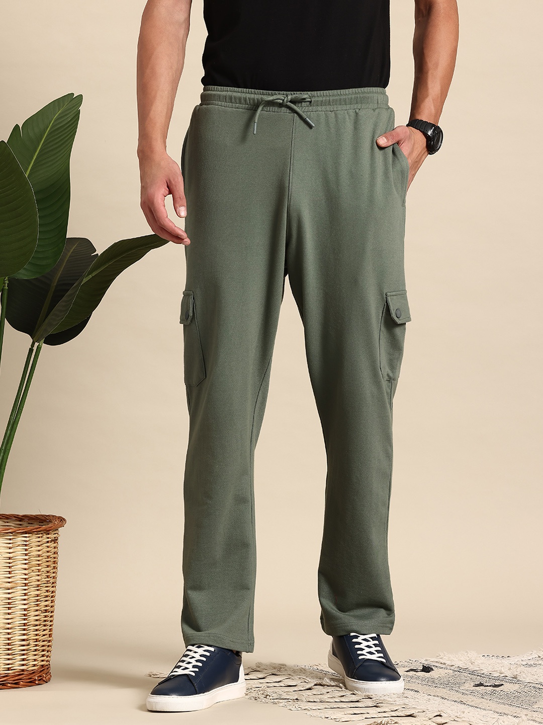 

Mast & Harbour Men Cargo-Style Parachute Joggers, Green