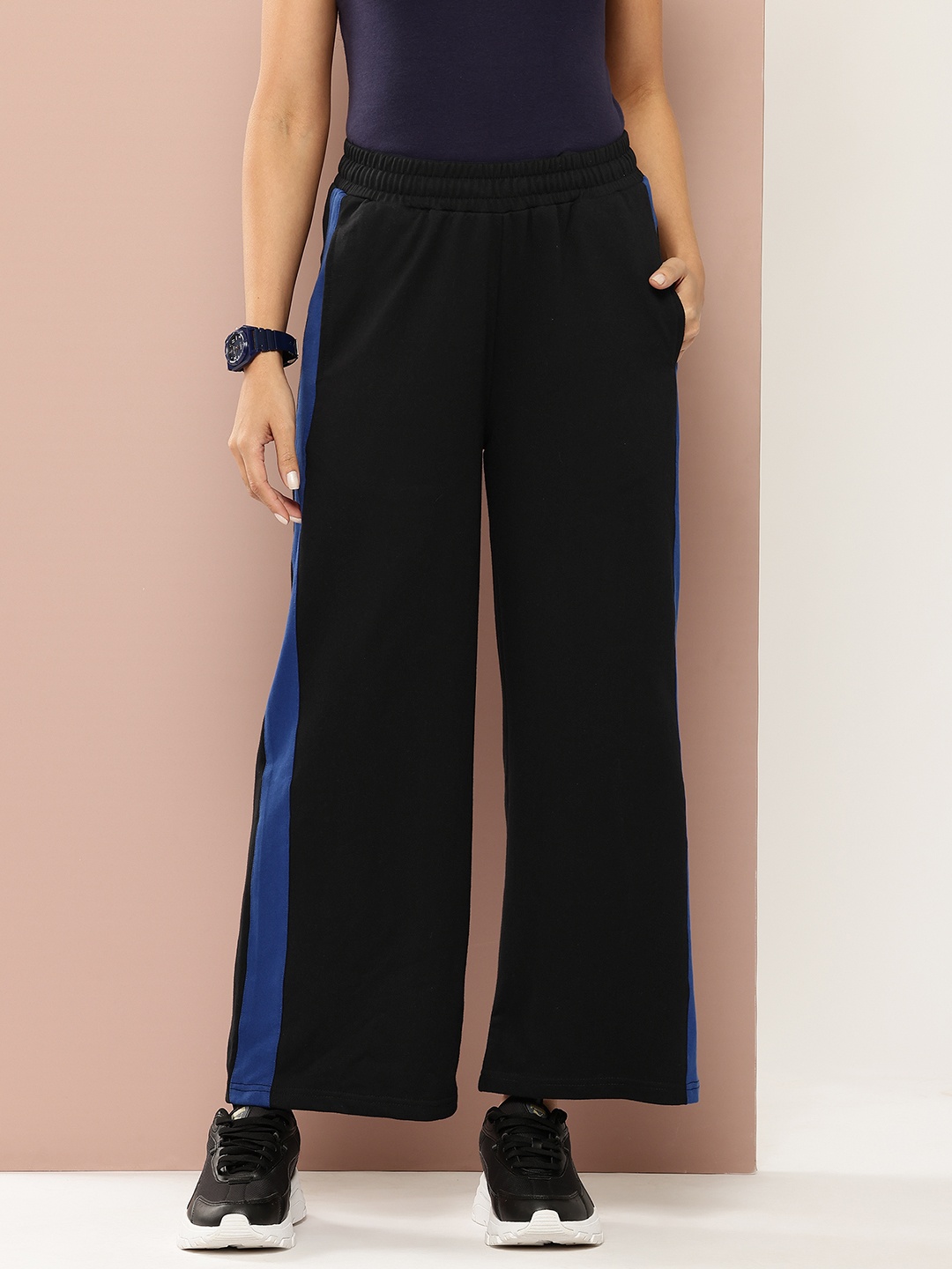 

Harvard Women Side Stripe Flared Track Pants, Black