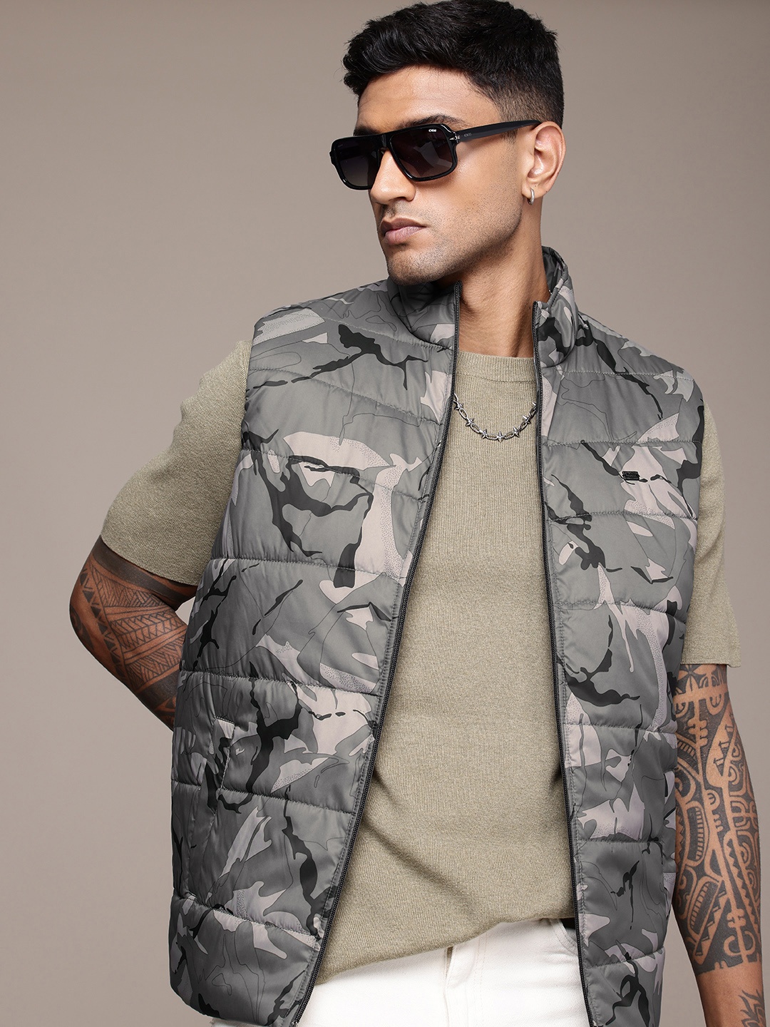 

The Roadster Life Co. Sleeveless Camouflage Padded Jacket, Grey