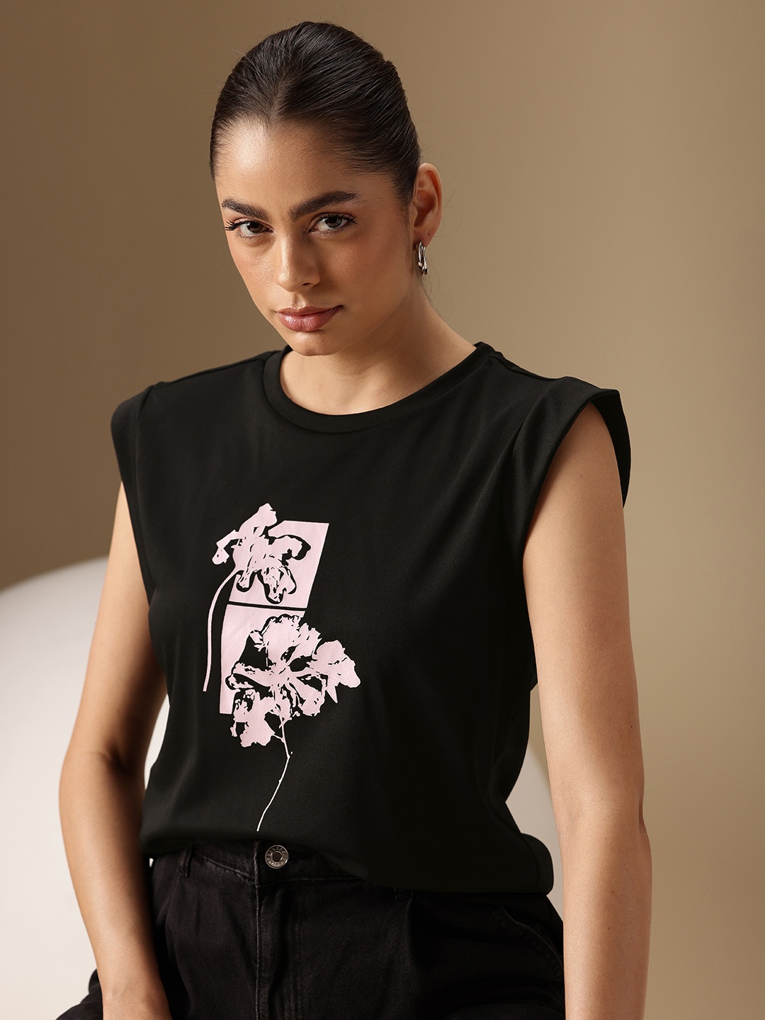 

Chemistry Floral Printed Cap Sleeves T-shirt, Black