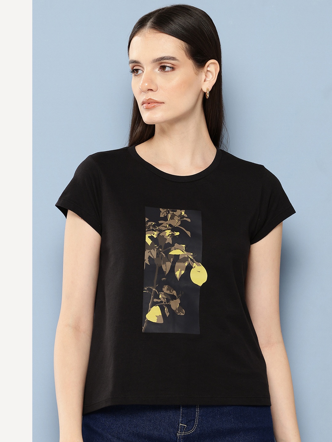 

Chemistry Floral Printed T-shirt, Black