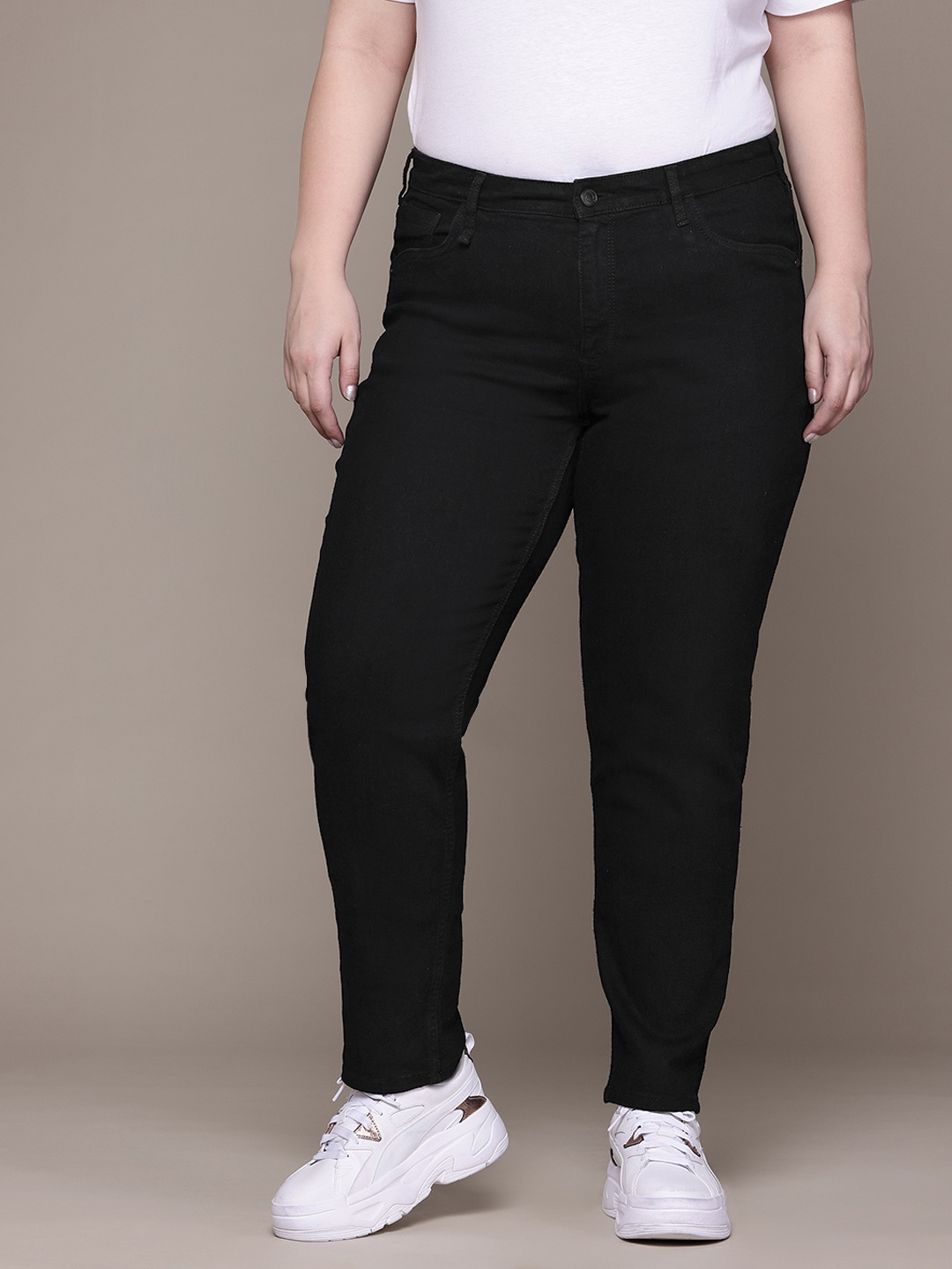 

The Roadster Lifestyle Co. Women Plus Size Mom Fit Stretchable Jeans, Black