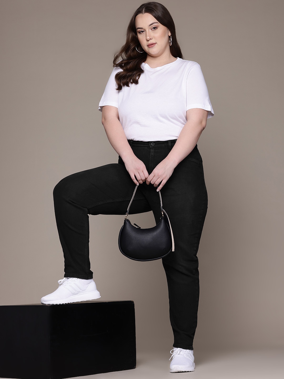 

The Roadster Lifestyle Co. Women Oversized Mom Fit Jeans, Black