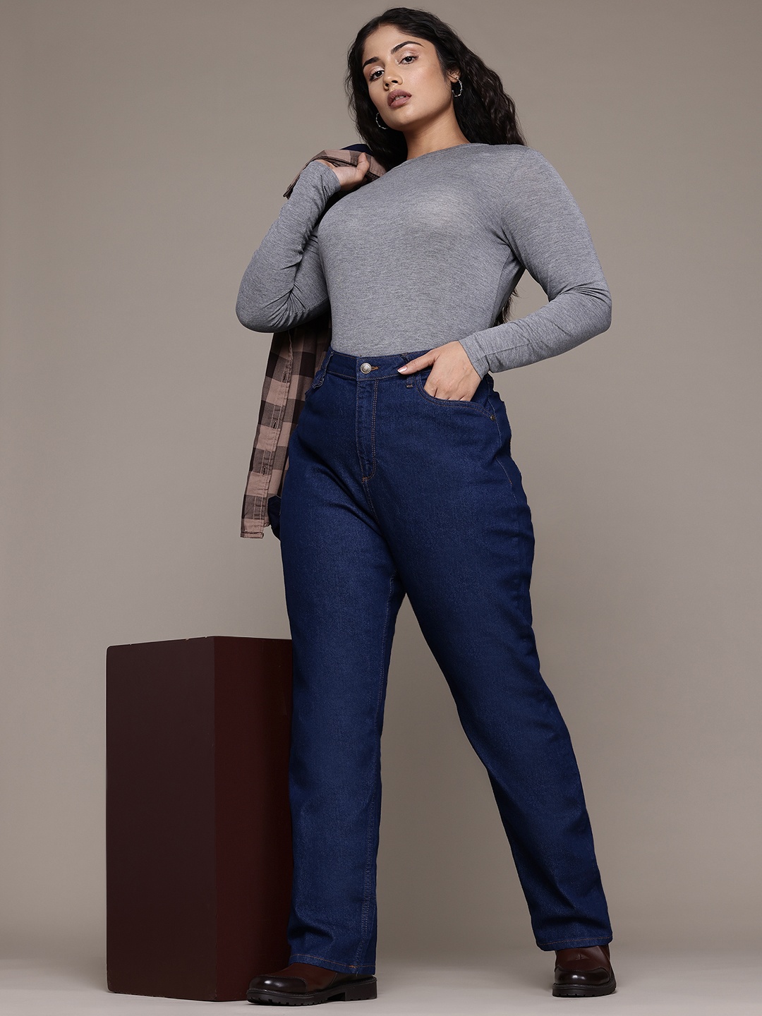 

The Roadster Lifestyle Co. Women Straight Fit High-Rise Jeans, Navy blue