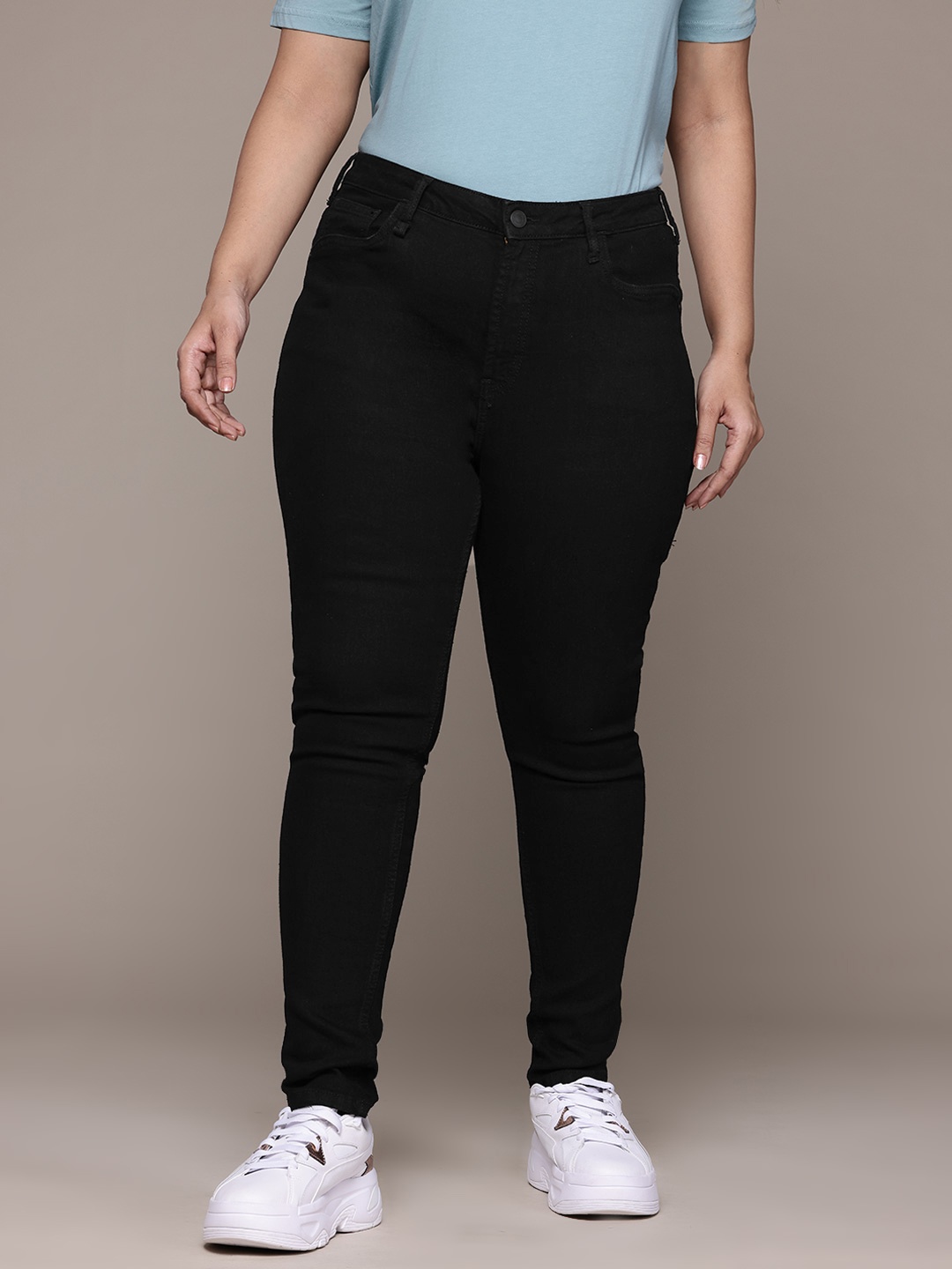 The Roadster Lifestyle Co. Women Oversized Skinny Fit Jeans, Black