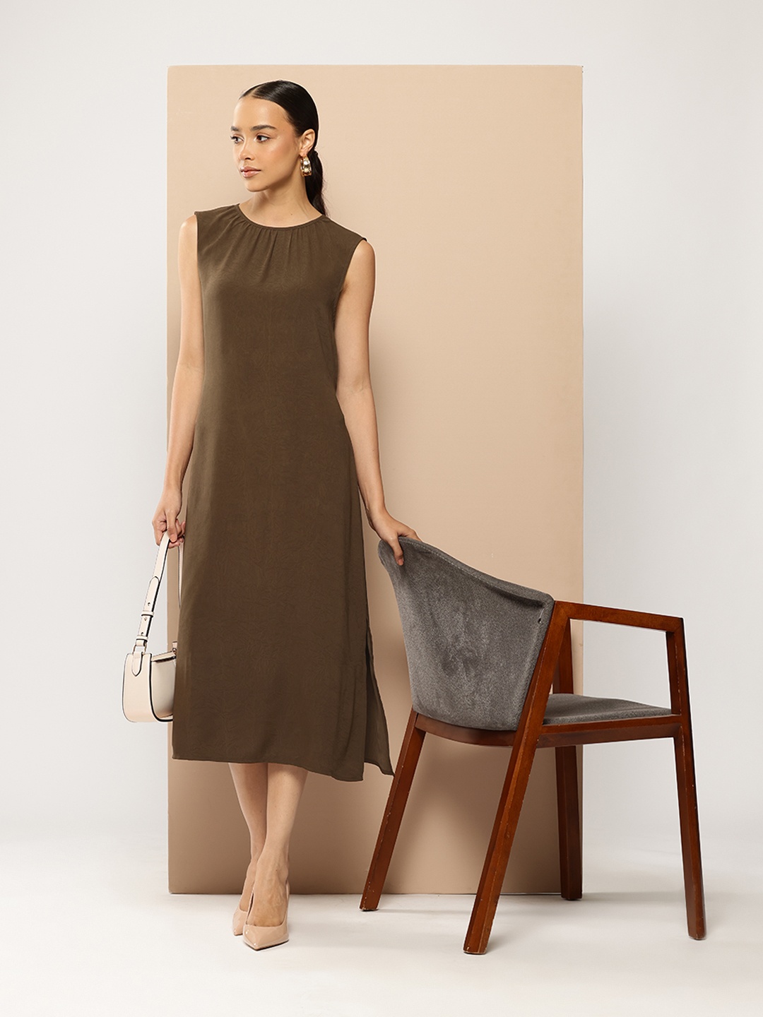 

Chemistry Tie-Up Detailed Sheath Midi Dress, Brown