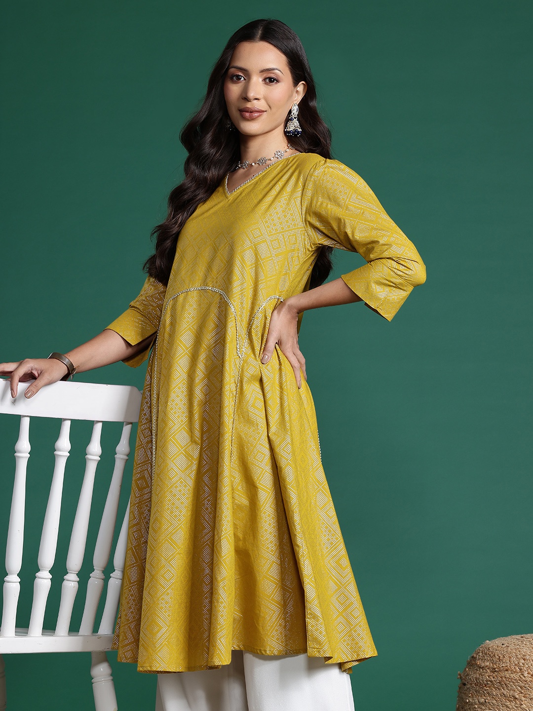 

Sangria Geometric Printed Gotta Patti Indie Prints Kurta, Mustard