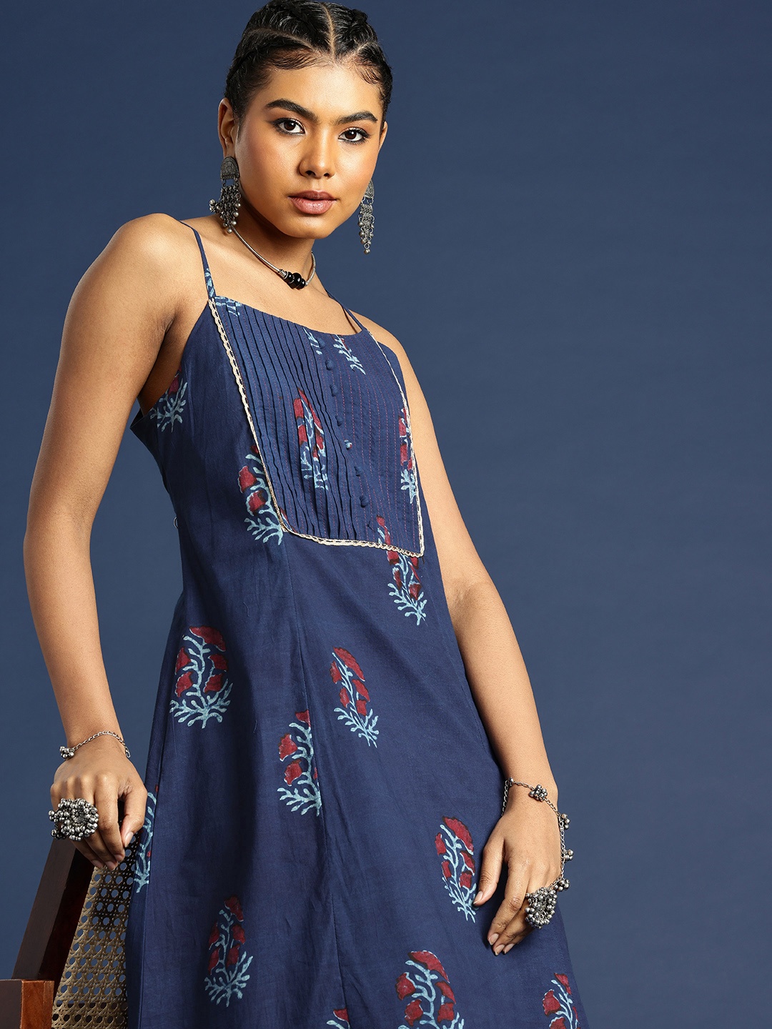 

Taavi Floral Printed Regular Pure Cotton Block Print Legacy Kurta with Palazzos, Blue