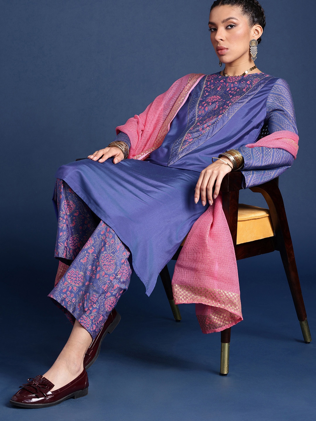 

Taavi Floral Printed Regular Taavi Festive Kurta with Trousers & Dupatta, Blue