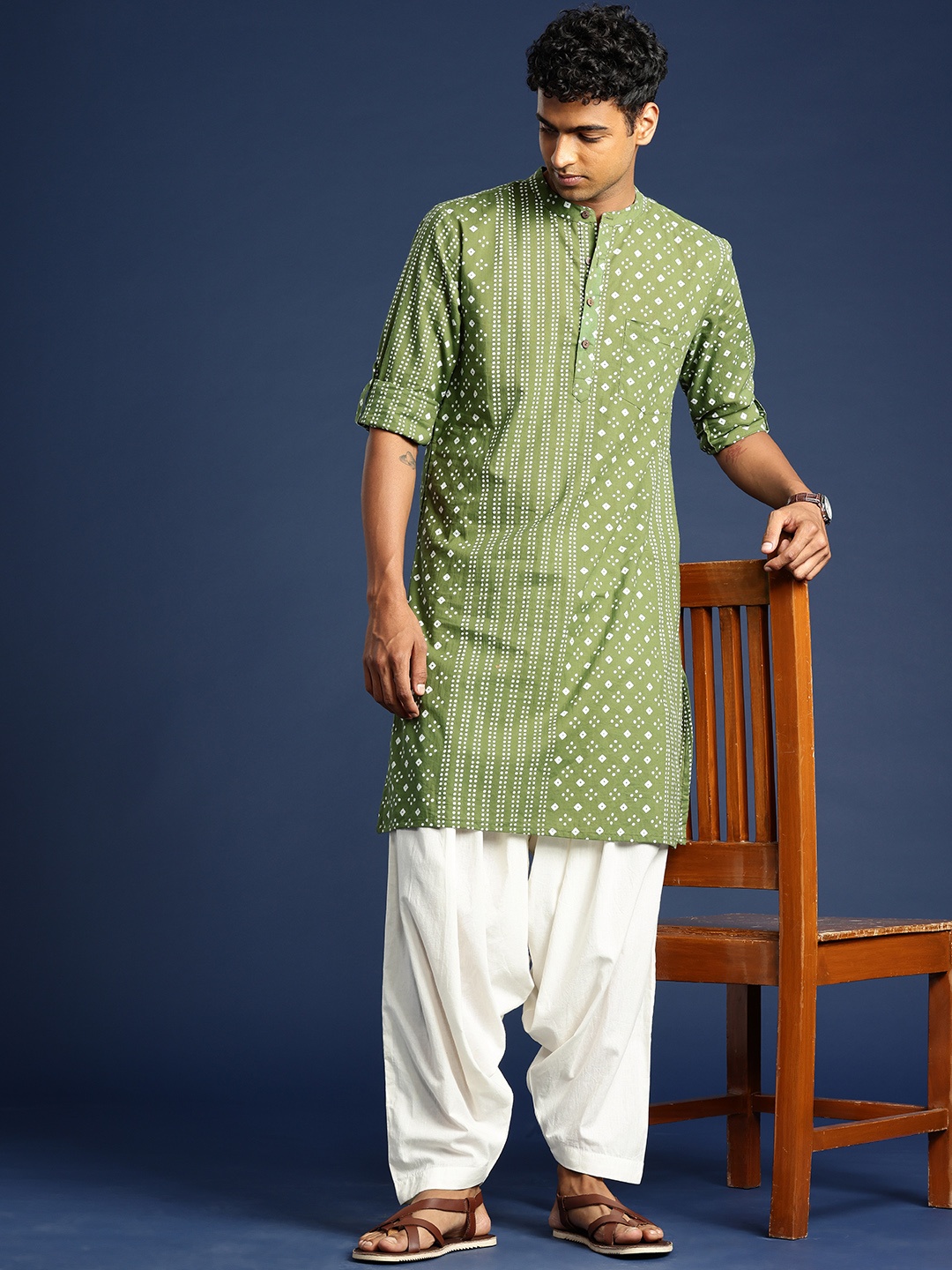 

Taavi Printed Regular Pure Cotton Bindu Kurta with Patiala, Green
