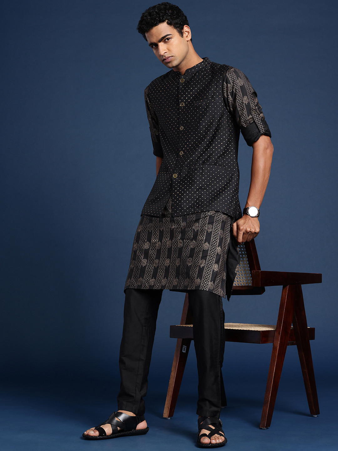 

Taavi Printed Band Collar Roll-Up Sleeves Festive Kurta & Trousers With Nehru jacket, Black