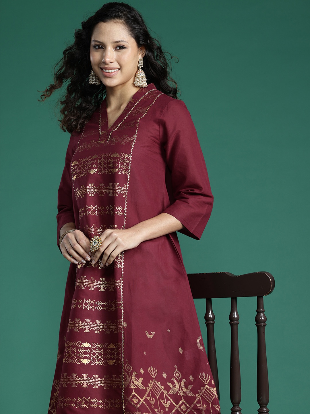 

Sangria Ethnic Motifs Printed Gotta Patti Kurta, Burgundy