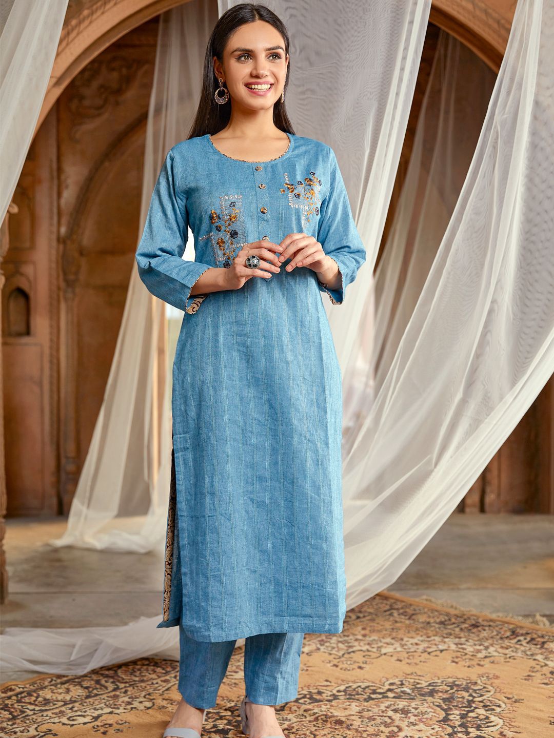 

WOMEN PLUS Embroidered Round Neck Thread Work Straight Kurta, Blue