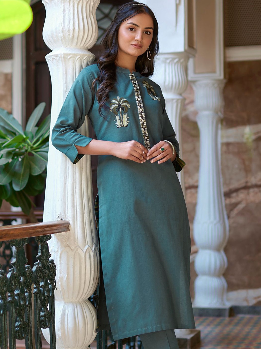 

WOMEN PLUS Tropical Embroidered Mandarin Collar Straight Kurta, Blue