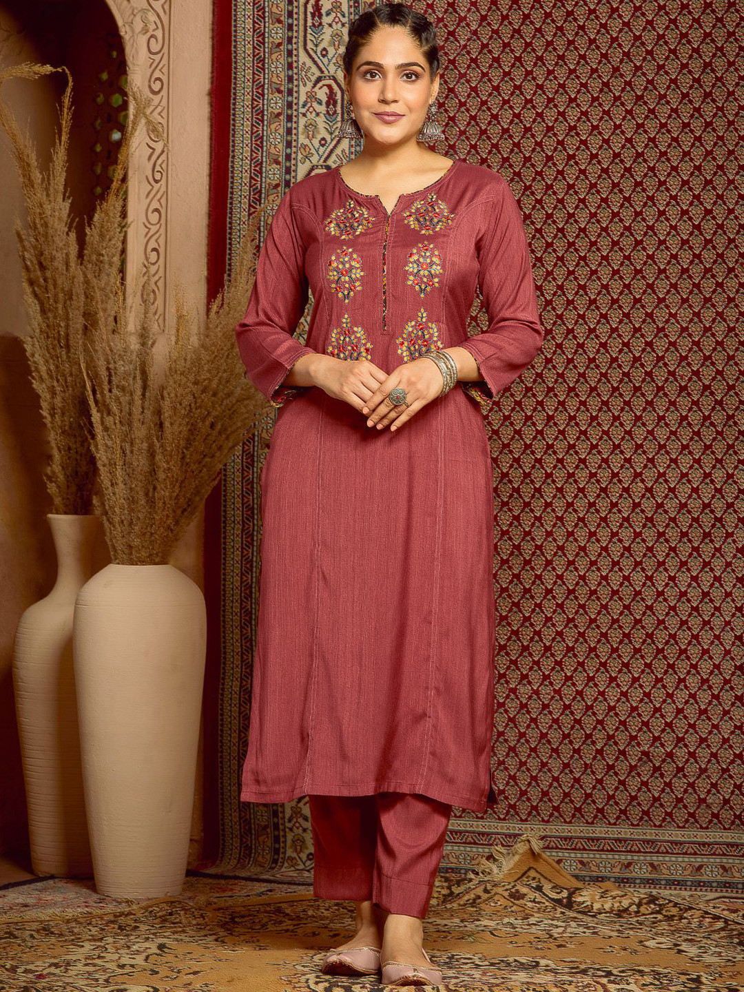 

WOMEN PLUS Ethnic Motifs Embroidered Notched Neck Straight Kurta, Rose