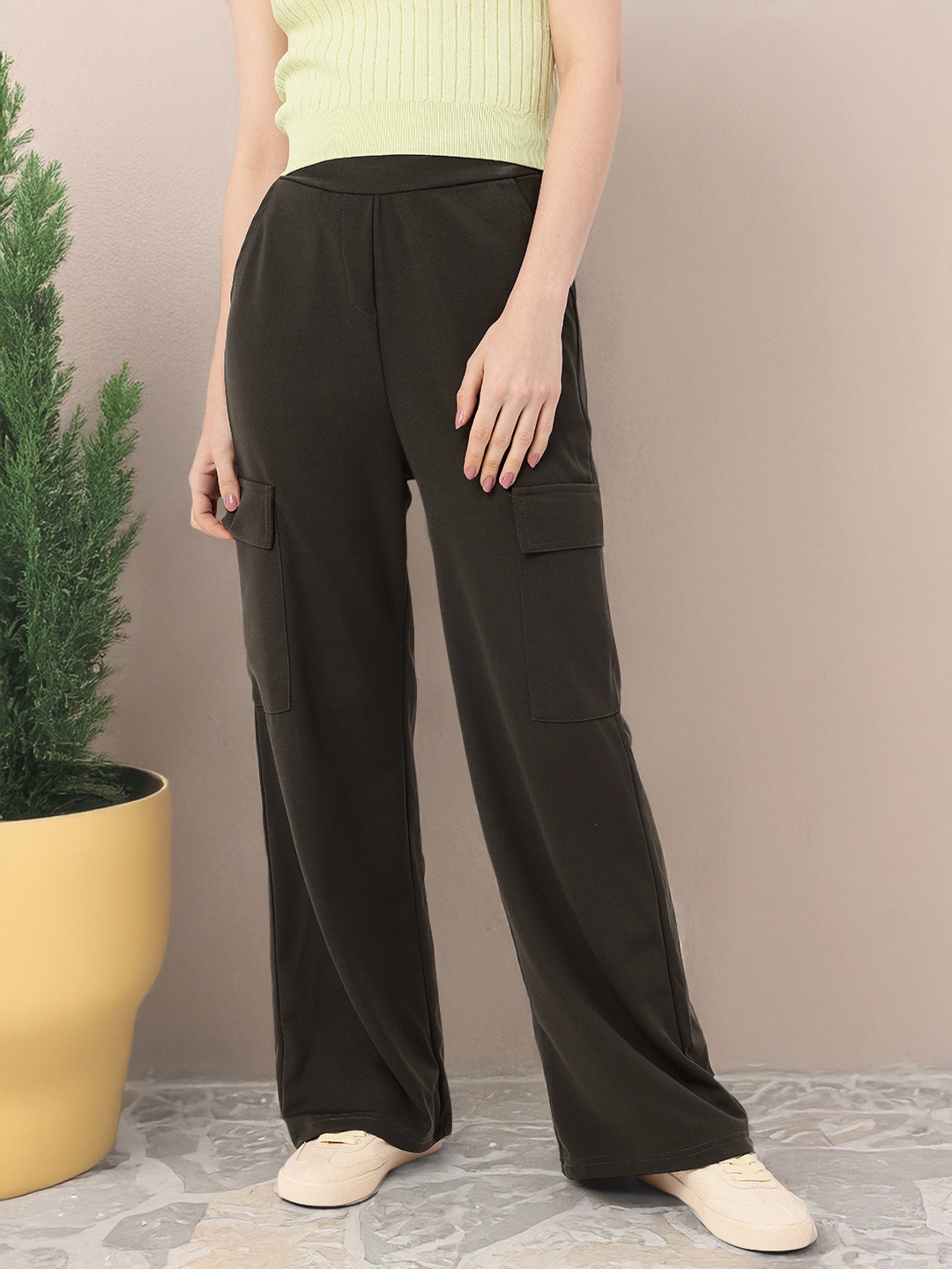 

DressBerry Women Edgy Street Cargo Pockets Straight Fit Trousers, Olive