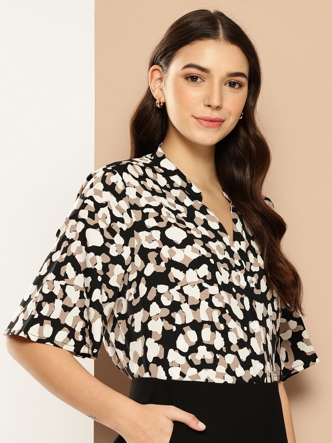 encore by INVICTUS Opaque Abstract Printed Casual Shirt, Black