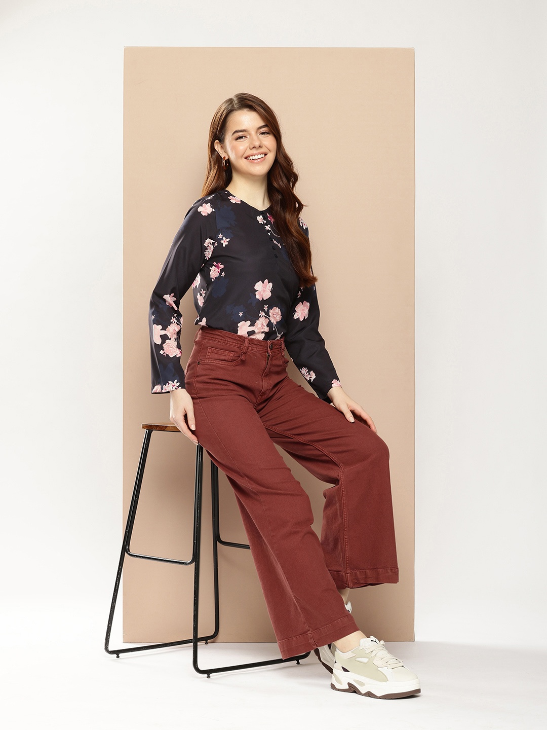 

encore by INVICTUS Floral Printed Regular Top, Black