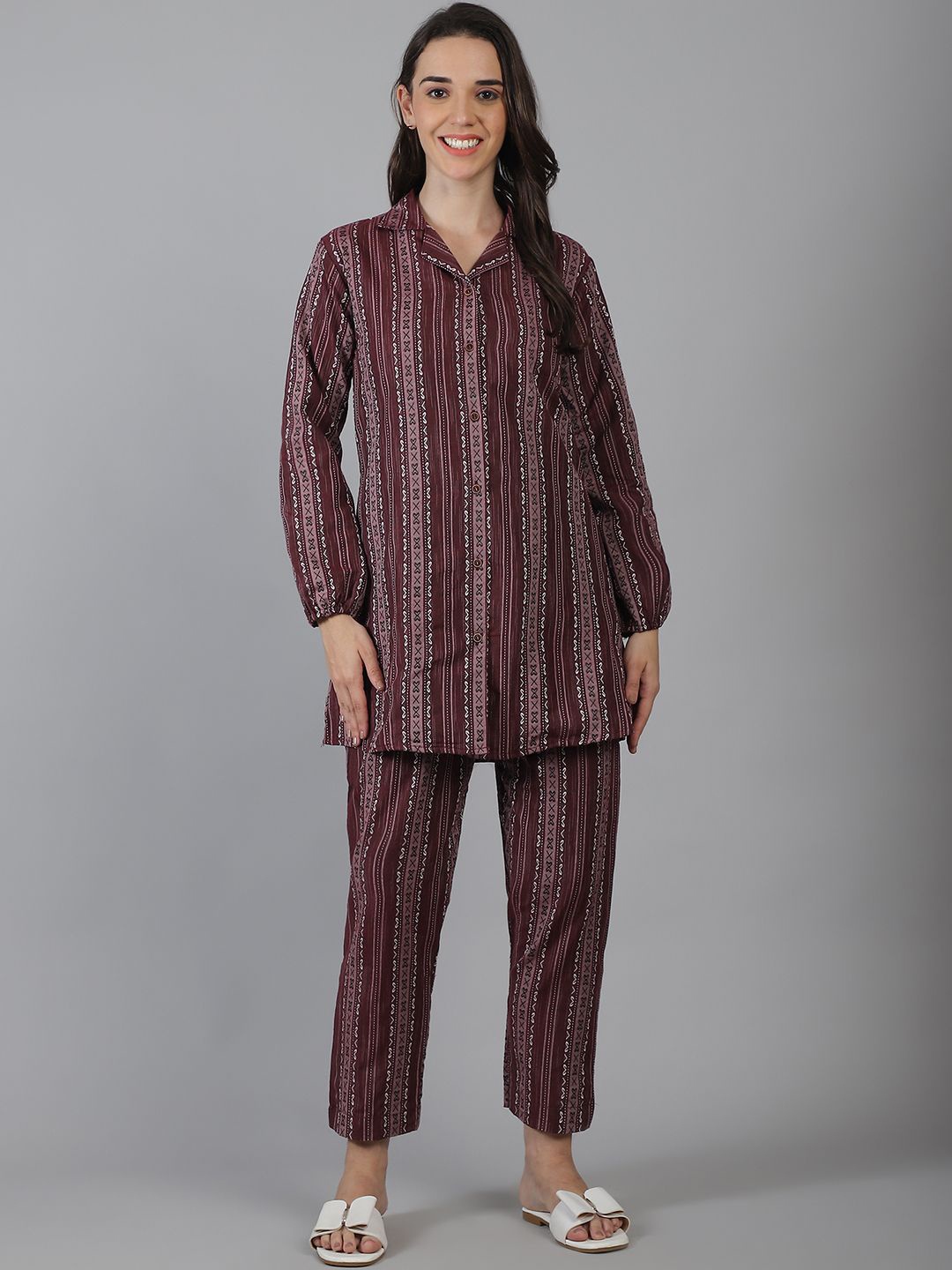 

Enchanted Drapes Ethnic Motifs Printed Regular Pure Cotton Kurti & Trousers, Maroon