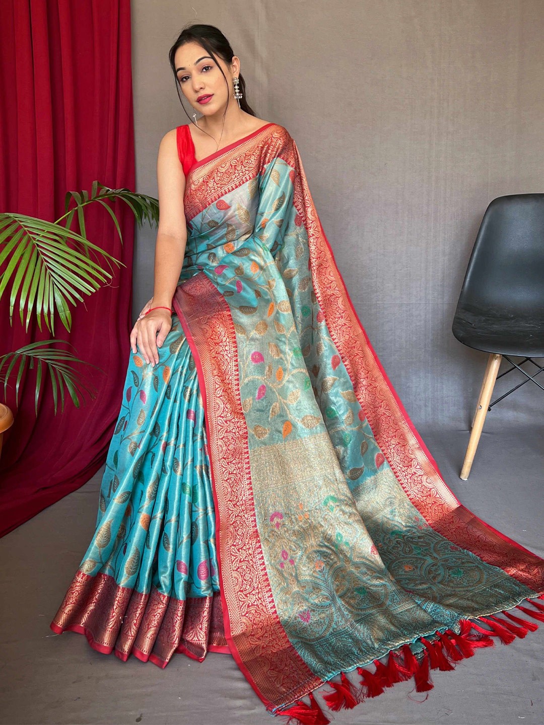 

DEVATITHI Woven Design Zari Tissue Saree, Blue