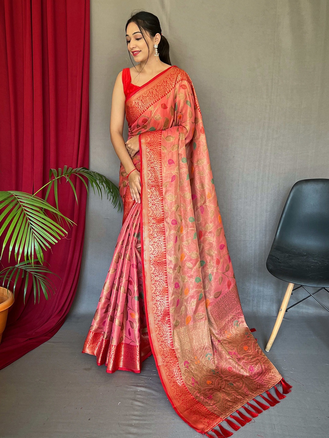 

DEVATITHI Ethnic Motifs Woven Design Tissue Saree, Pink