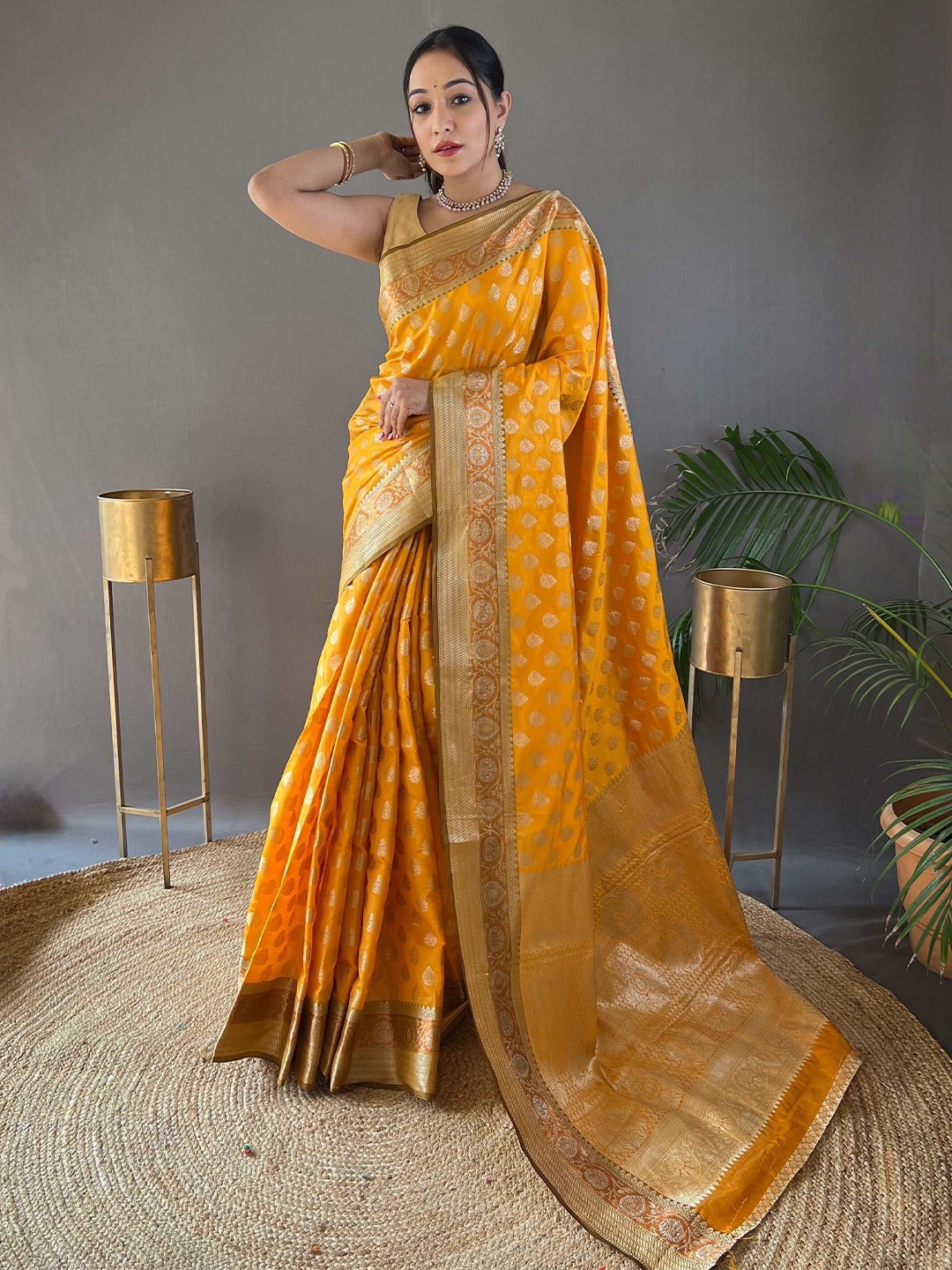 

DEVATITHI Ethnic Motifs Woven Design Banarasi Saree, Yellow
