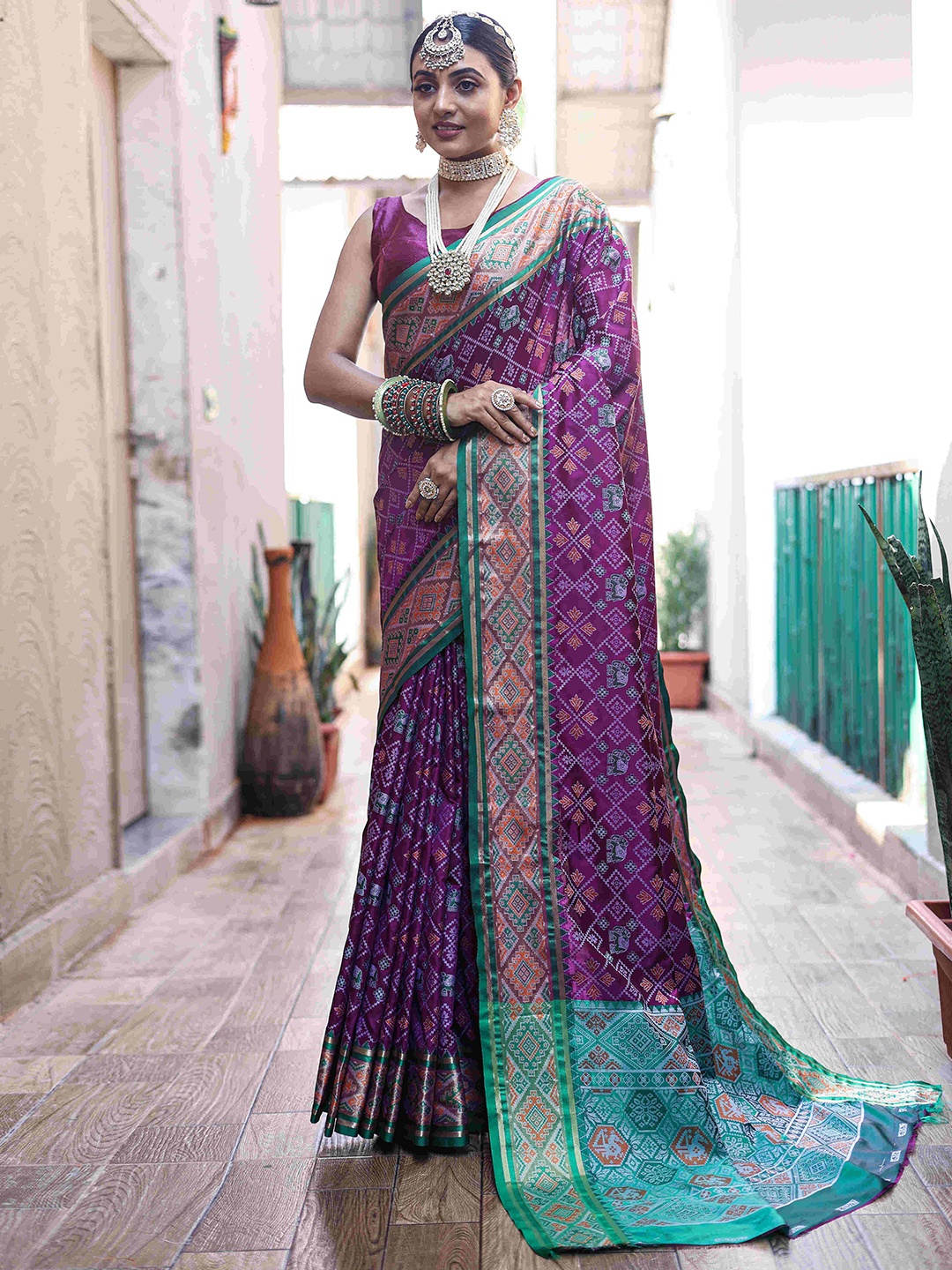 

DEVATITHI Woven Design Zari Patola Saree, Purple