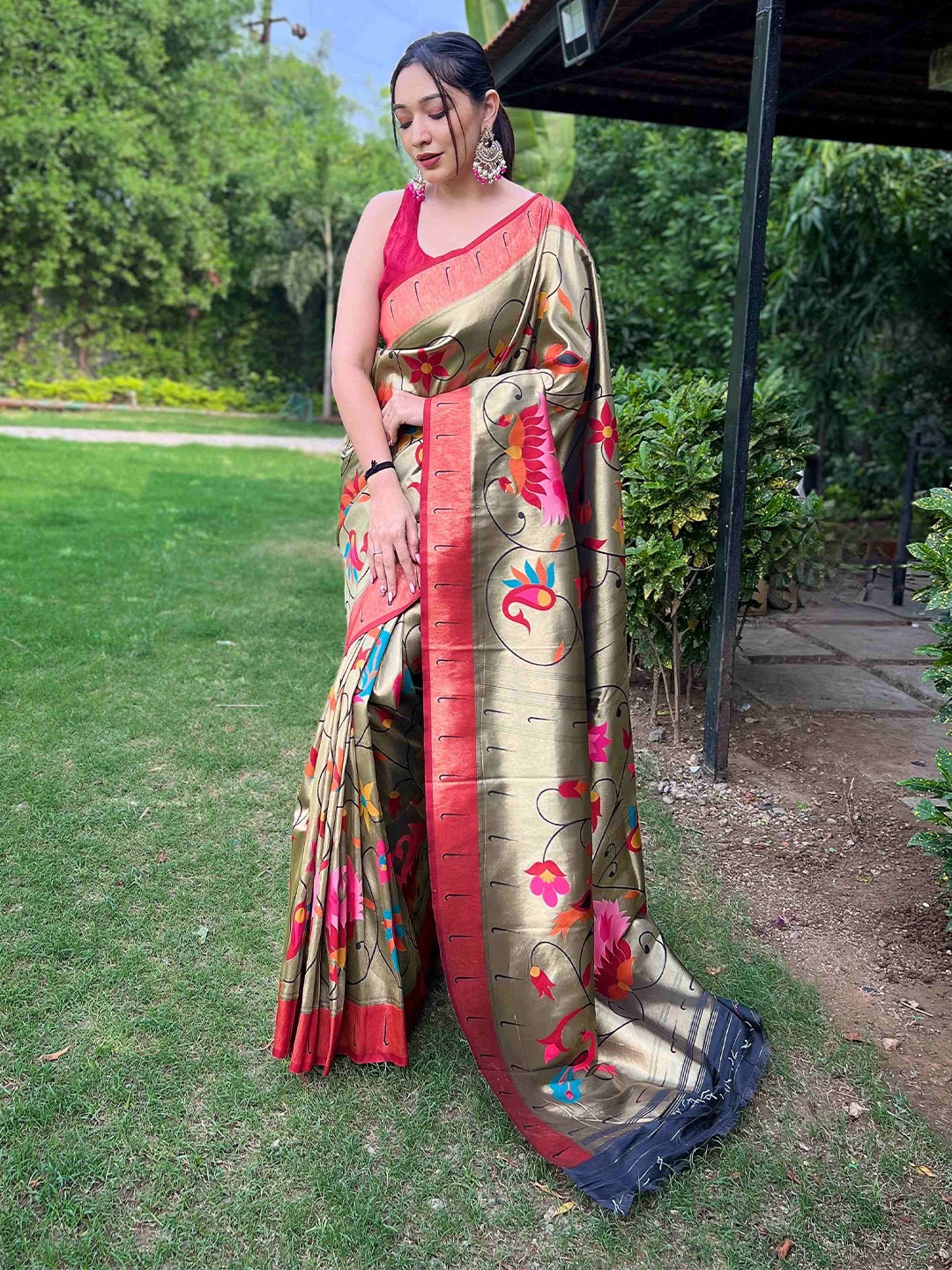 

DEVATITHI Woven Design Zari Paithani Saree, Black