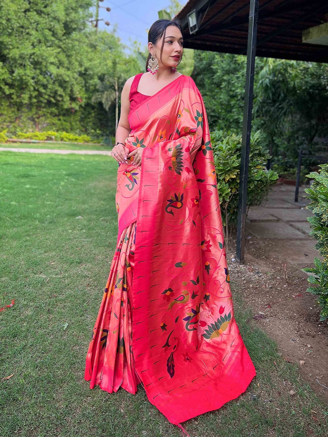 

DEVATITHI Woven Design Zari Paithani Saree, Pink