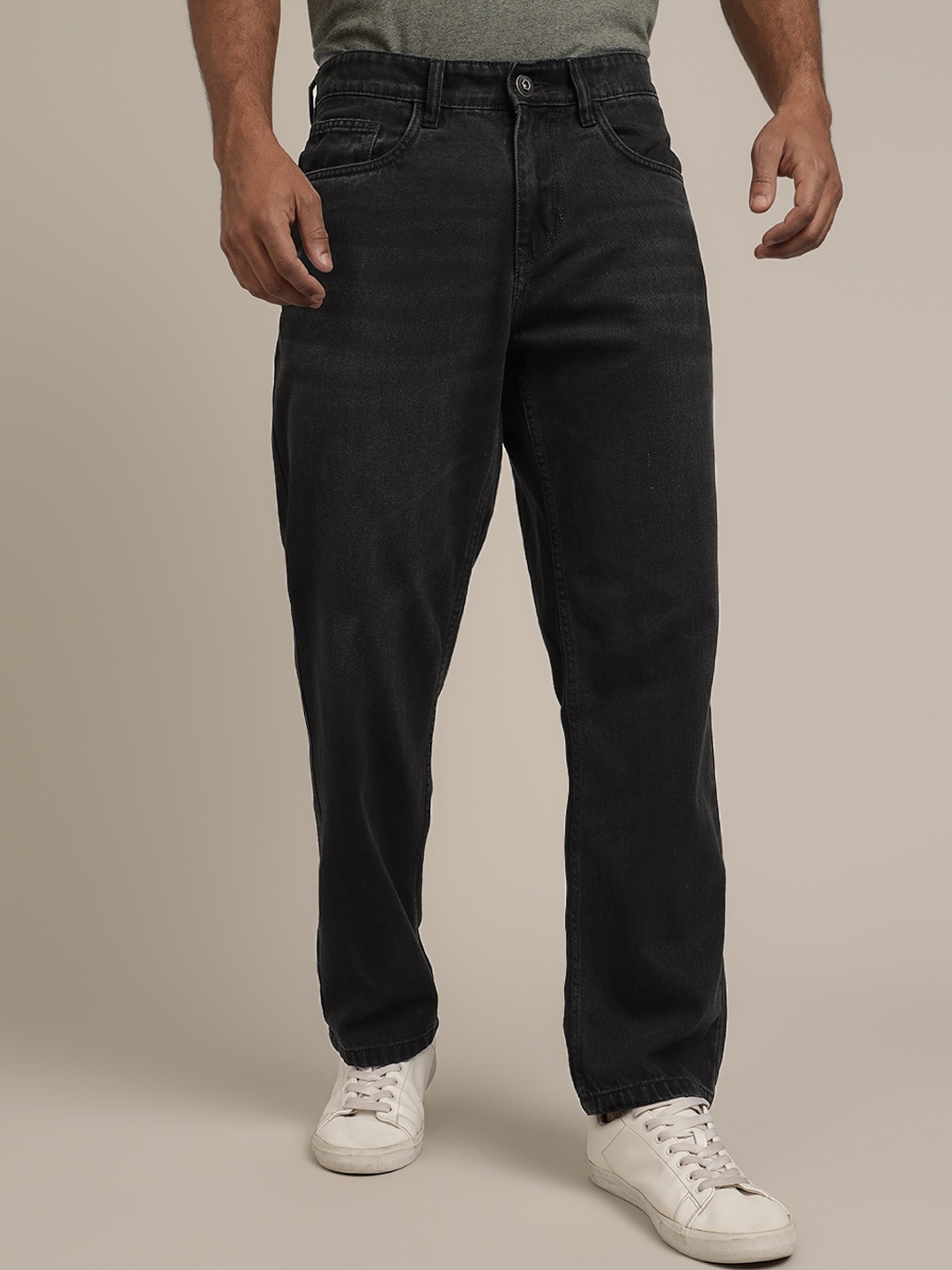 

The Roadster Lifestyle Co. Men Straight Fit Mid Rise Clean Look Pure Cotton Denim Jeans, Black
