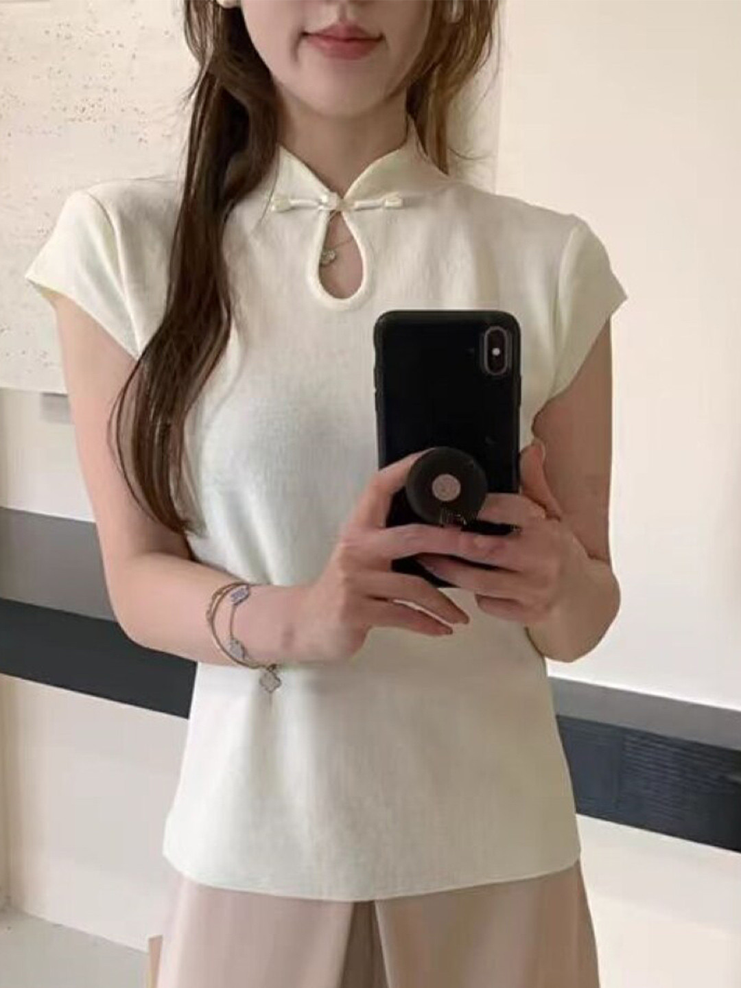 

StyleCast Girls Cream-Coloured Keyhole Neck Top