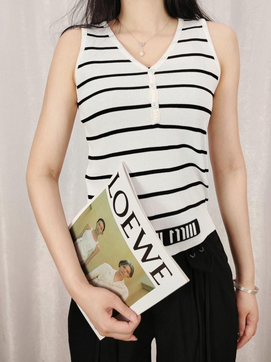 

StyleCast Girls White Black V-Neck Striped Top