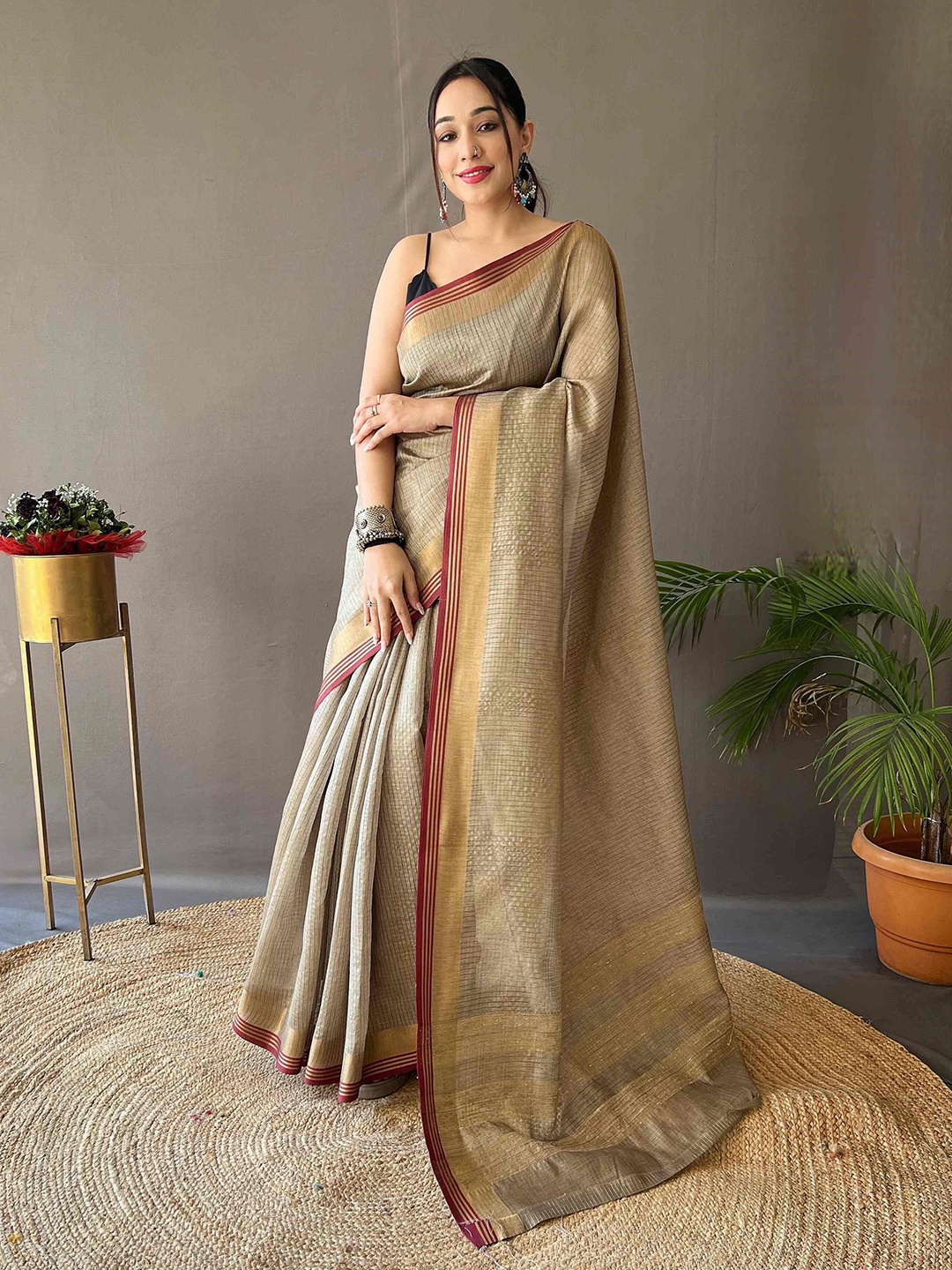 

DEVATITHI Woven Design Zari Banarasi Saree, Grey