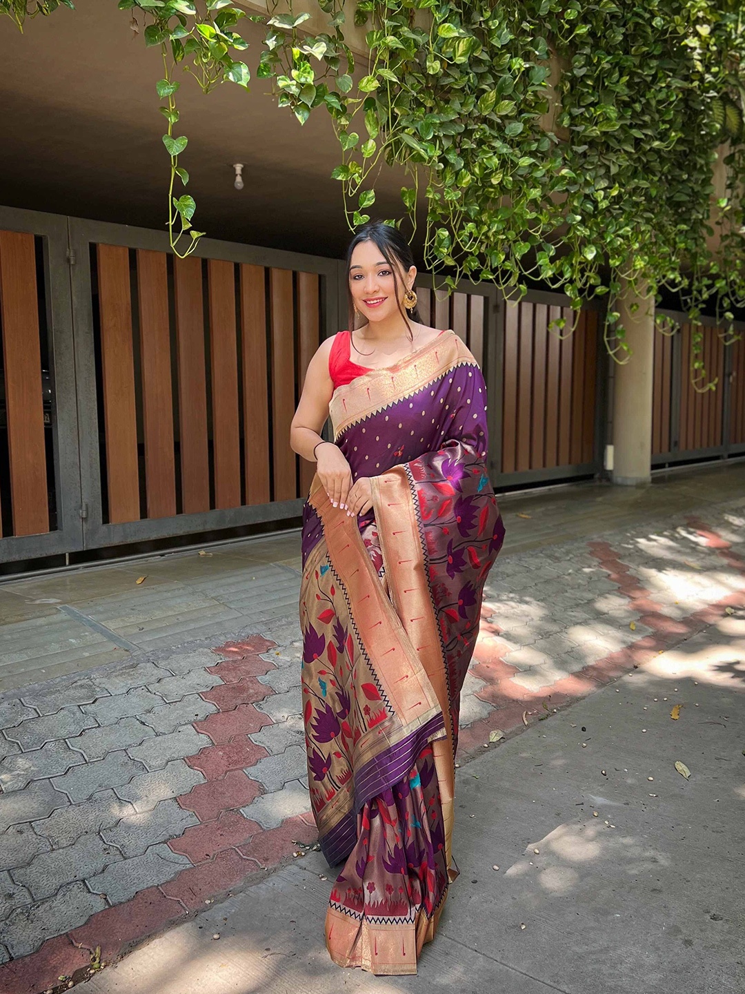 

DEVATITHI Woven Design Zari Paithani Saree, Maroon