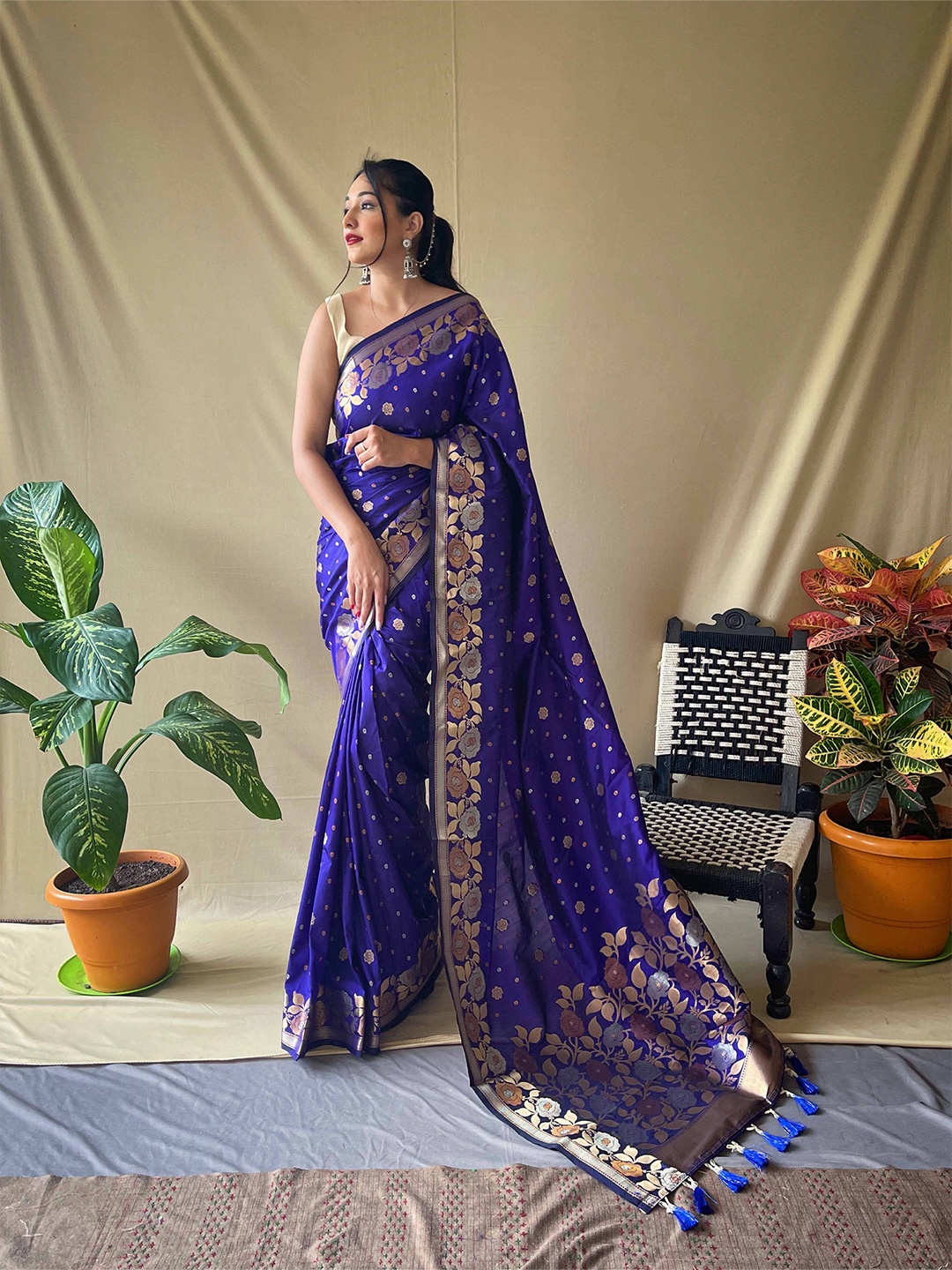 

DEVATITHI Ethnic Motifs Zari Banarasi Saree, Blue