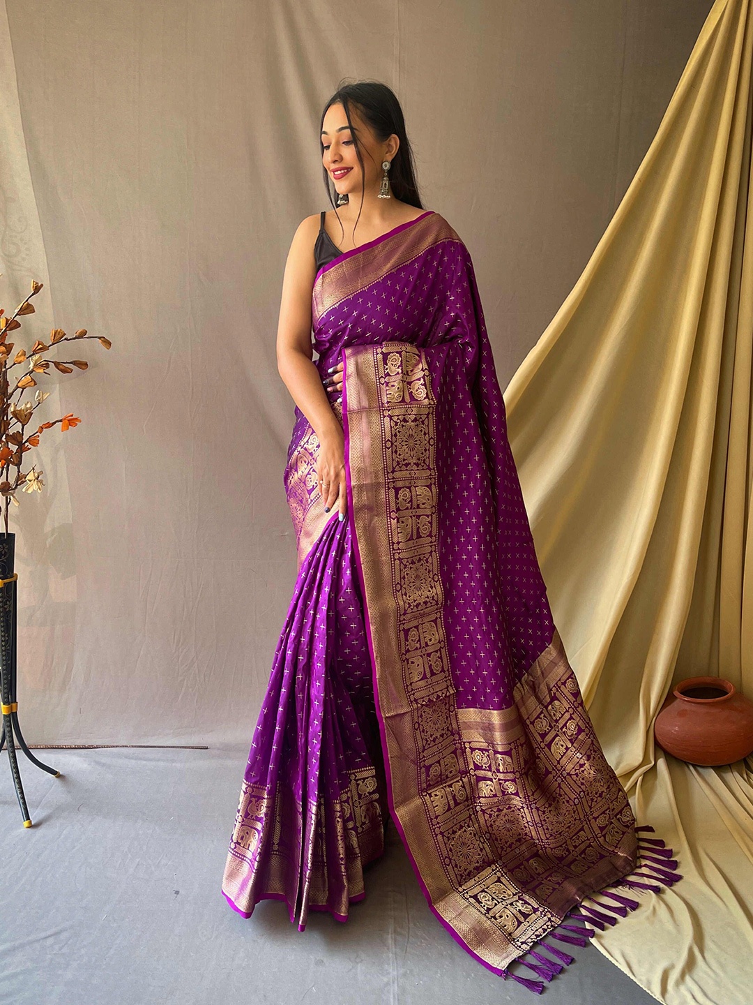 

DEVATITHI Woven Design Zari Banarasi Saree, Purple