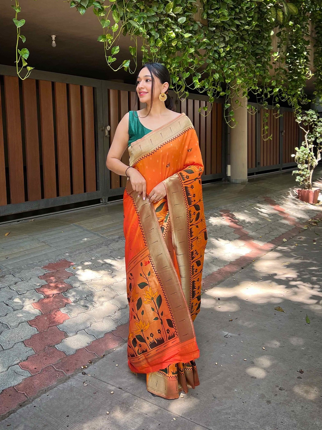 

DEVATITHI Woven Design Zari Silk Blend Paithani Saree, Yellow