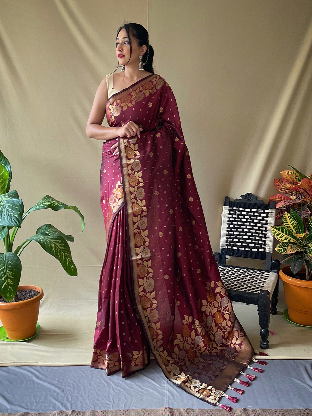 

DEVATITHI Floral Woven Design Zari Banarasi Saree, Brown