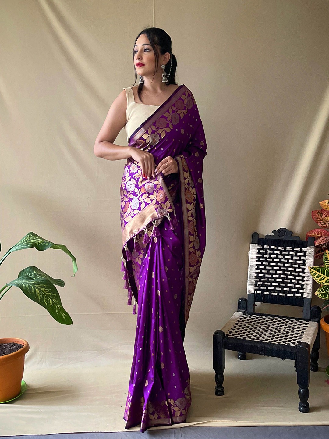 

DEVATITHI Woven Design Zari Banarasi Saree, Purple