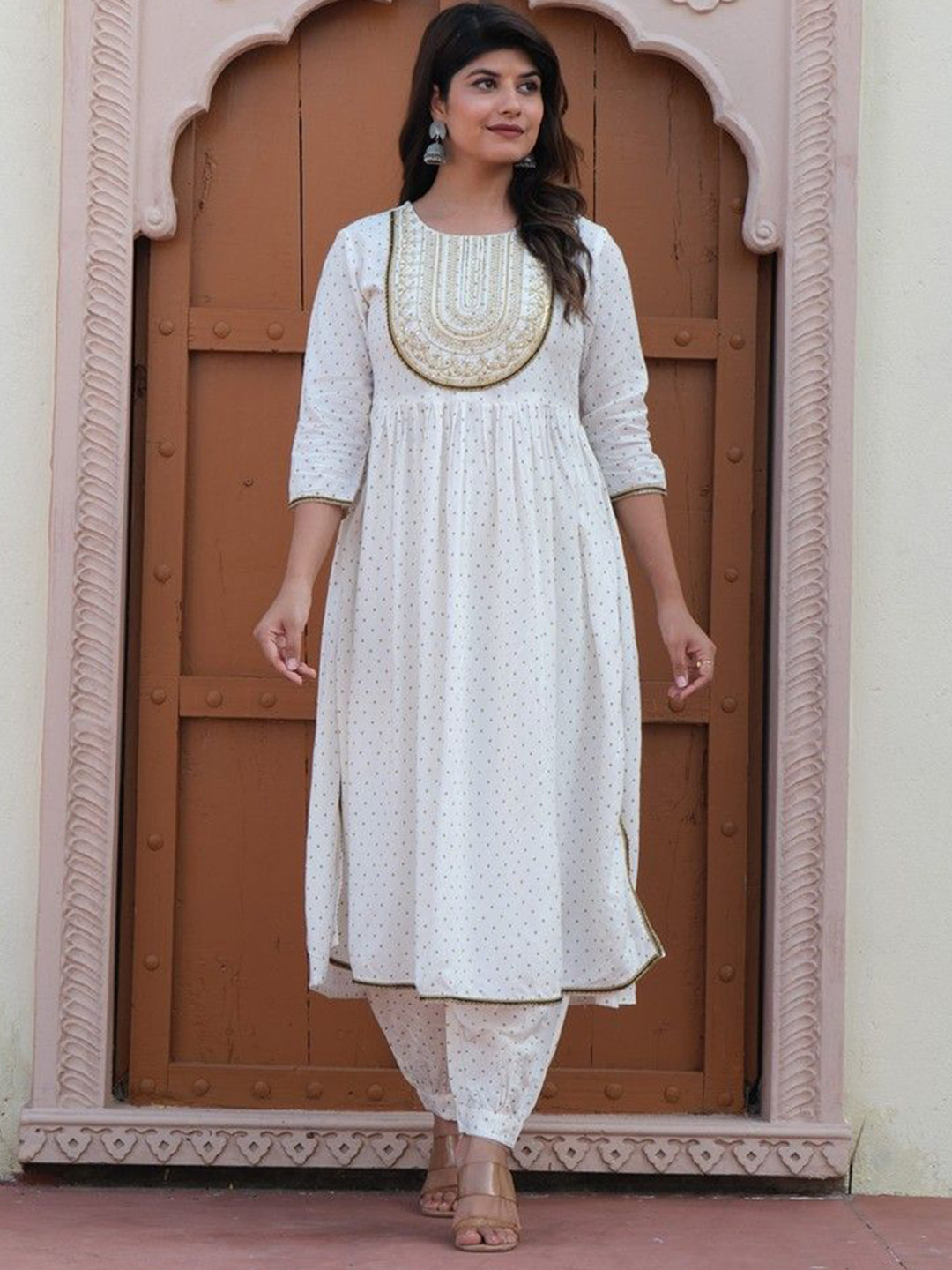 

HEBA Embroidered Regular Thread Work Kurta With Palazzo, White